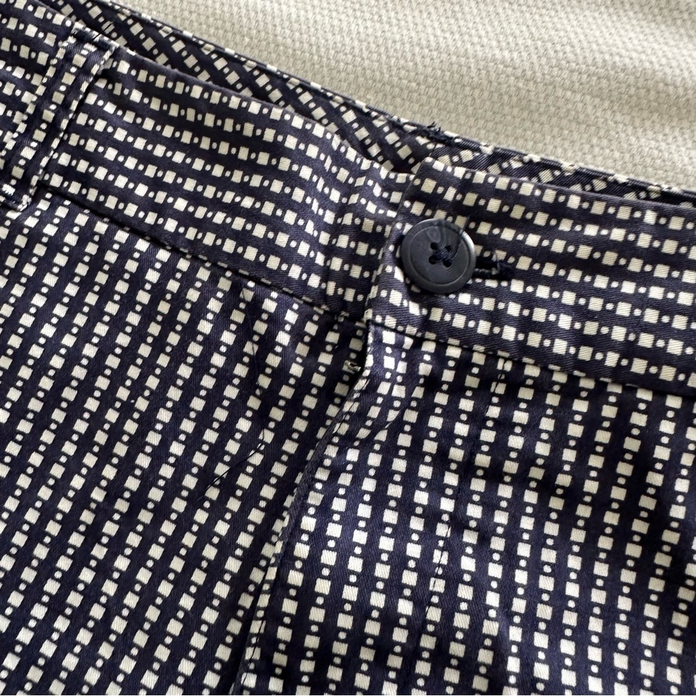 Size 10 Gap stretch Women's Navy and White Checkered Shorts, EUC, belt loops